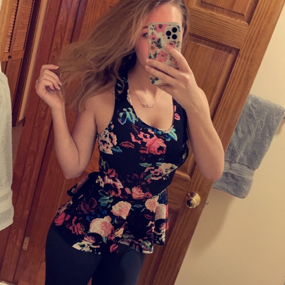 Bright floral top - Picture 5 of 5